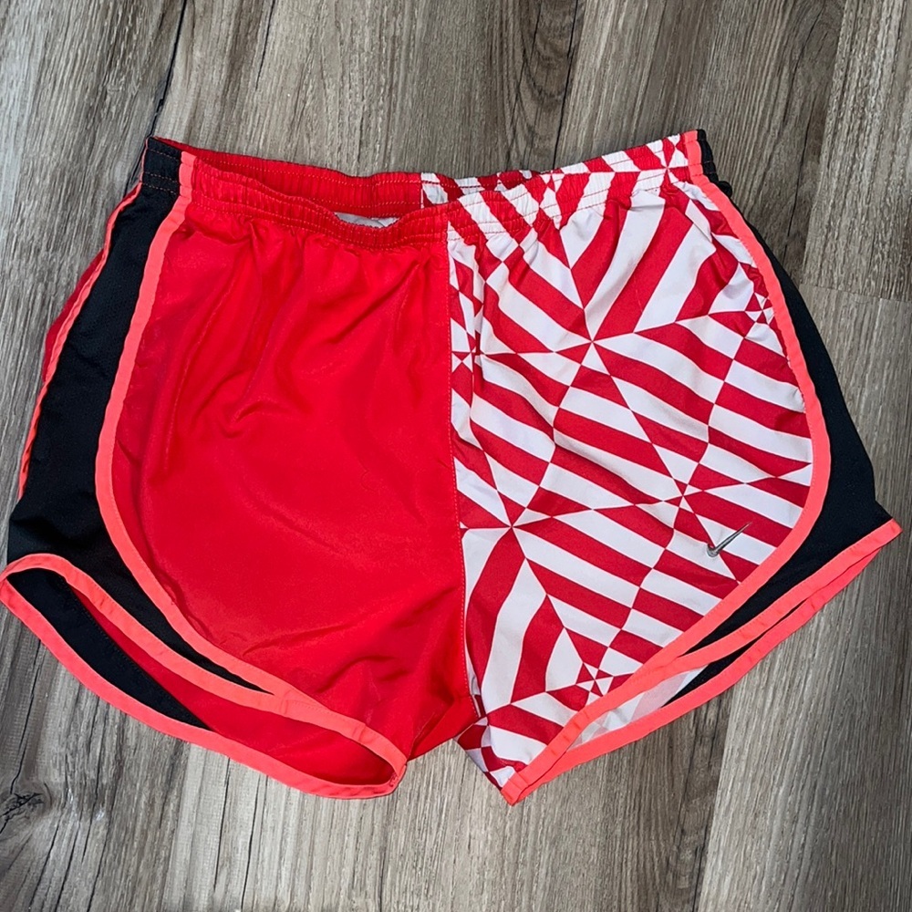 Nike dri-fit shorts Pink pattern small